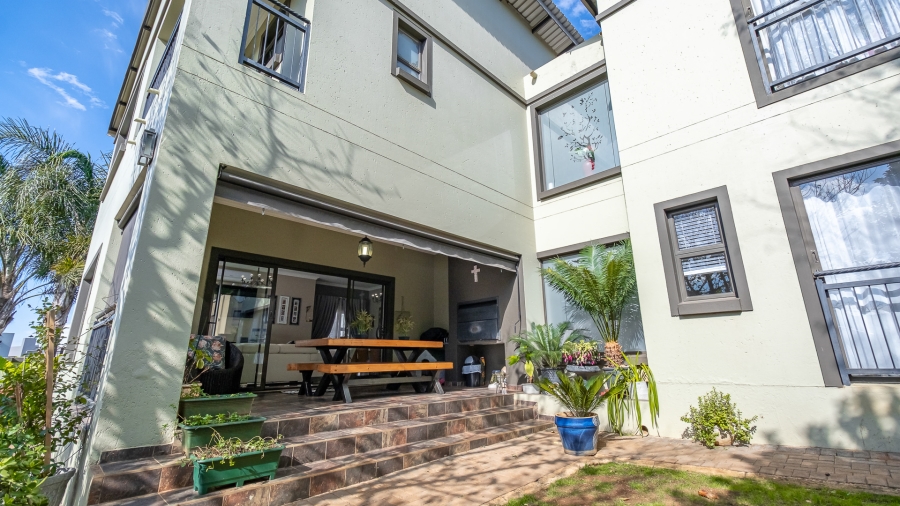 3 Bedroom Property for Sale in Featherview Estate Gauteng