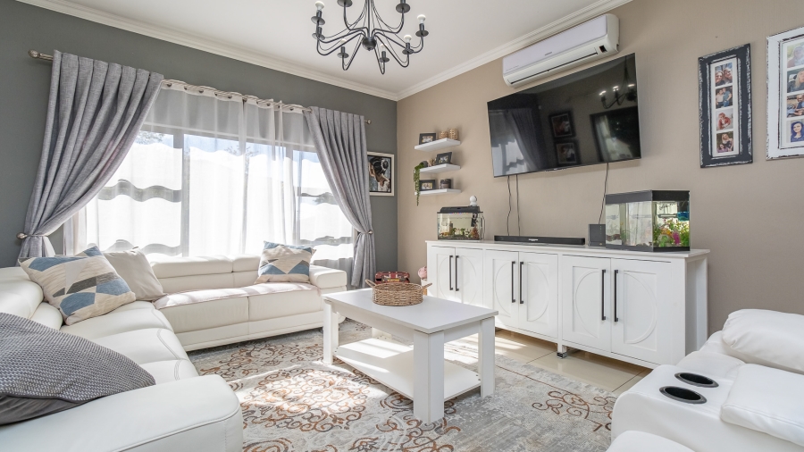 3 Bedroom Property for Sale in Featherview Estate Gauteng