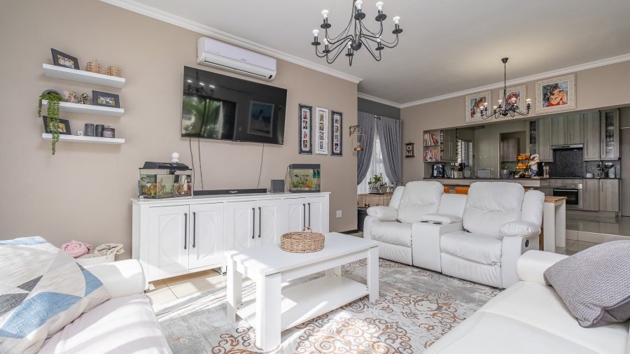 3 Bedroom Property for Sale in Featherview Estate Gauteng
