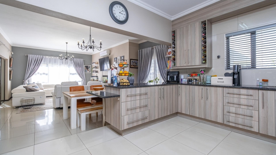 3 Bedroom Property for Sale in Featherview Estate Gauteng