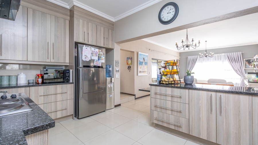 3 Bedroom Property for Sale in Featherview Estate Gauteng