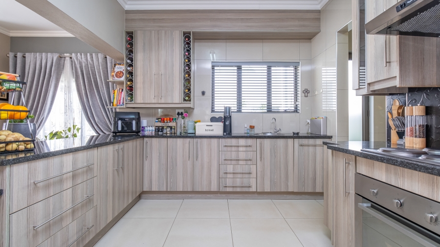 3 Bedroom Property for Sale in Featherview Estate Gauteng