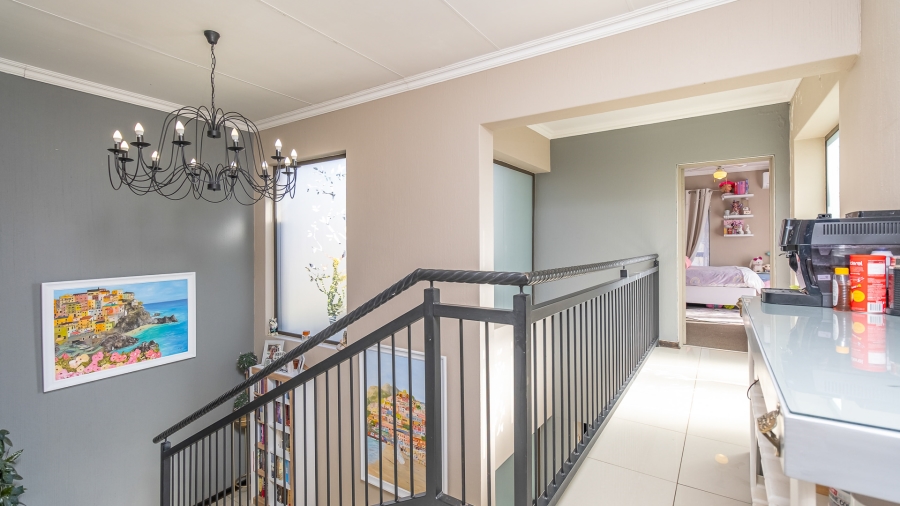 3 Bedroom Property for Sale in Featherview Estate Gauteng