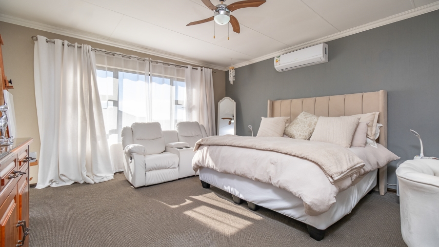 3 Bedroom Property for Sale in Featherview Estate Gauteng