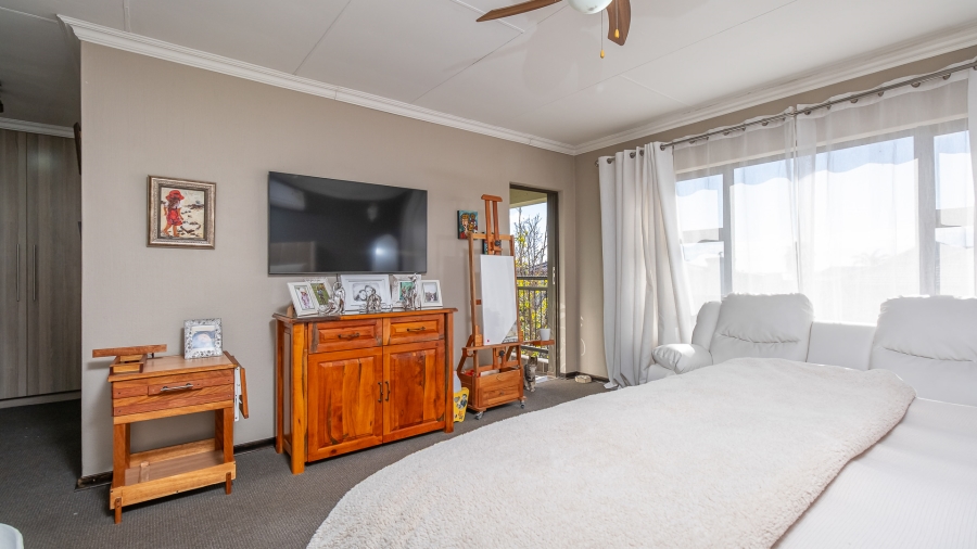 3 Bedroom Property for Sale in Featherview Estate Gauteng