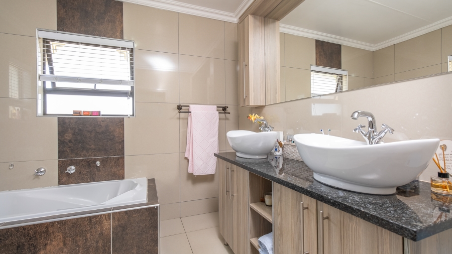 3 Bedroom Property for Sale in Featherview Estate Gauteng