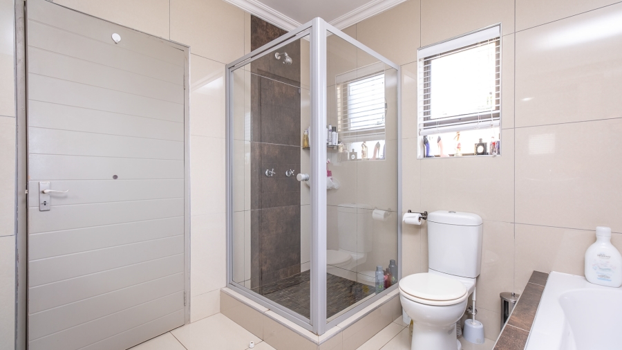 3 Bedroom Property for Sale in Featherview Estate Gauteng