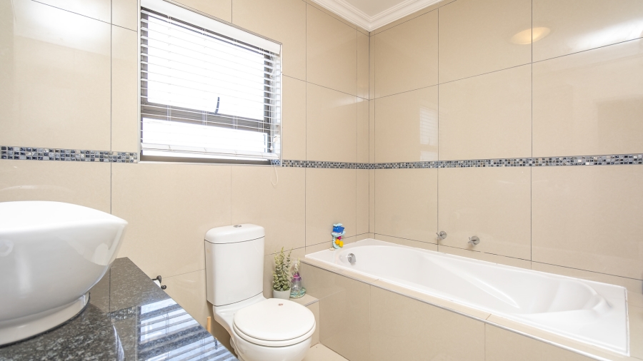 3 Bedroom Property for Sale in Featherview Estate Gauteng
