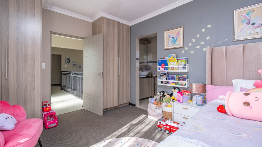 3 Bedroom Property for Sale in Featherview Estate Gauteng