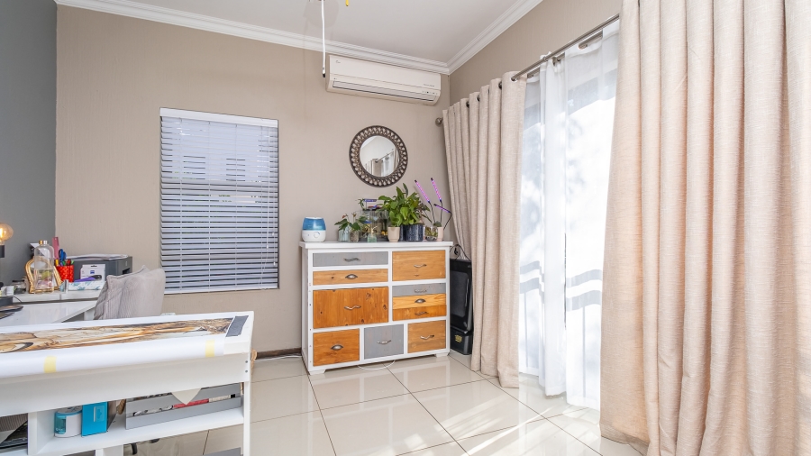 3 Bedroom Property for Sale in Featherview Estate Gauteng