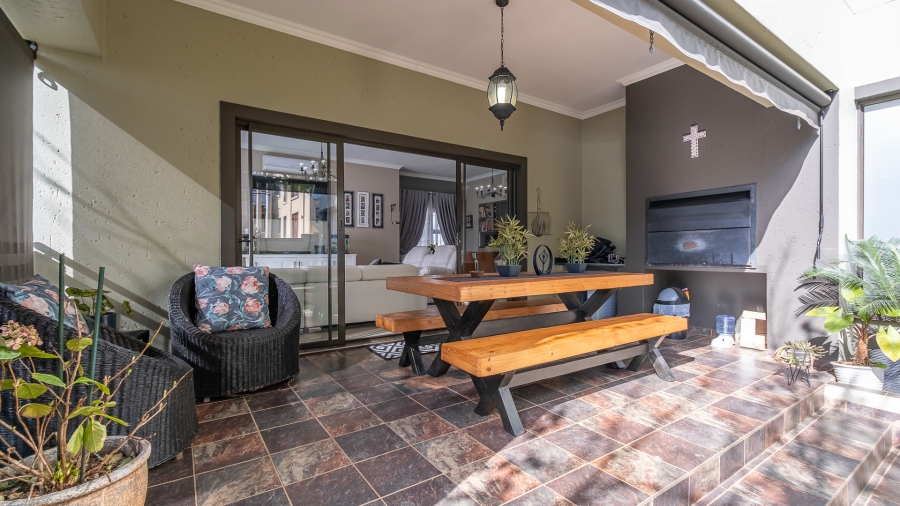 3 Bedroom Property for Sale in Featherview Estate Gauteng