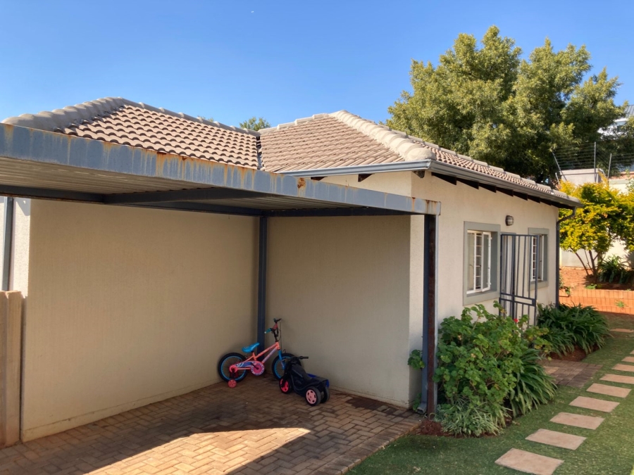 2 Bedroom Property for Sale in Amorosa Gauteng