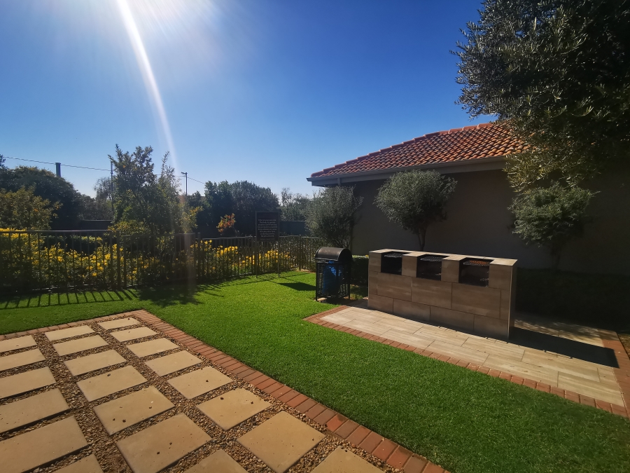 To Let 1 Bedroom Property for Rent in Fourways Gauteng
