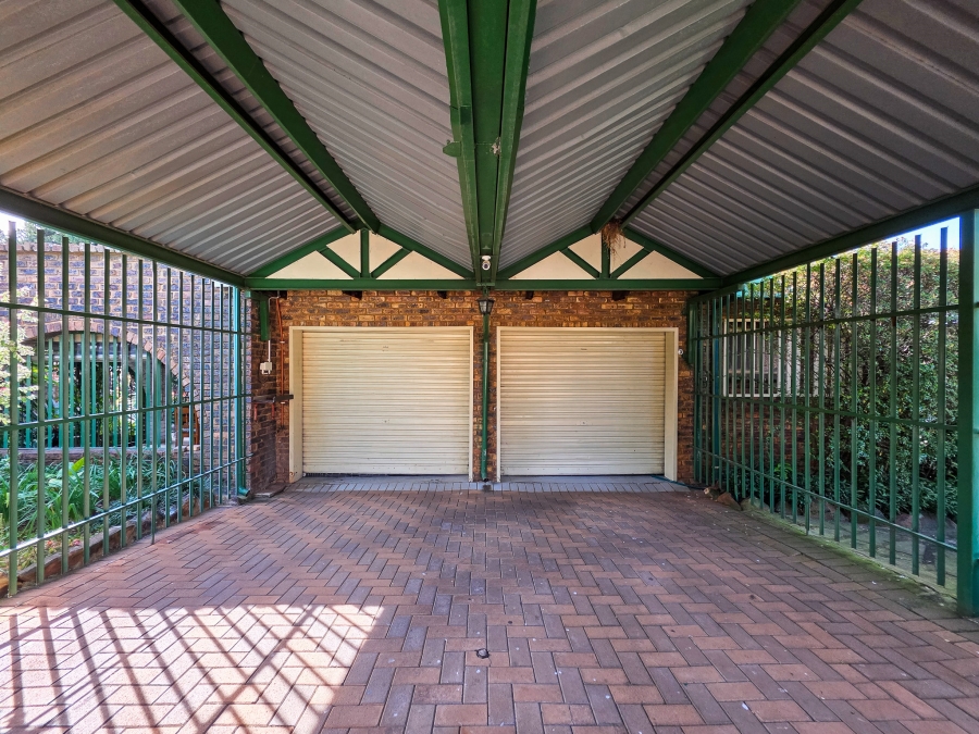4 Bedroom Property for Sale in Garsfontein Gauteng
