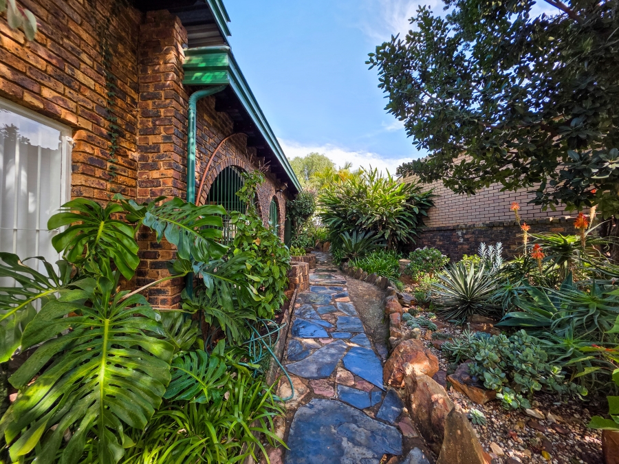 4 Bedroom Property for Sale in Garsfontein Gauteng