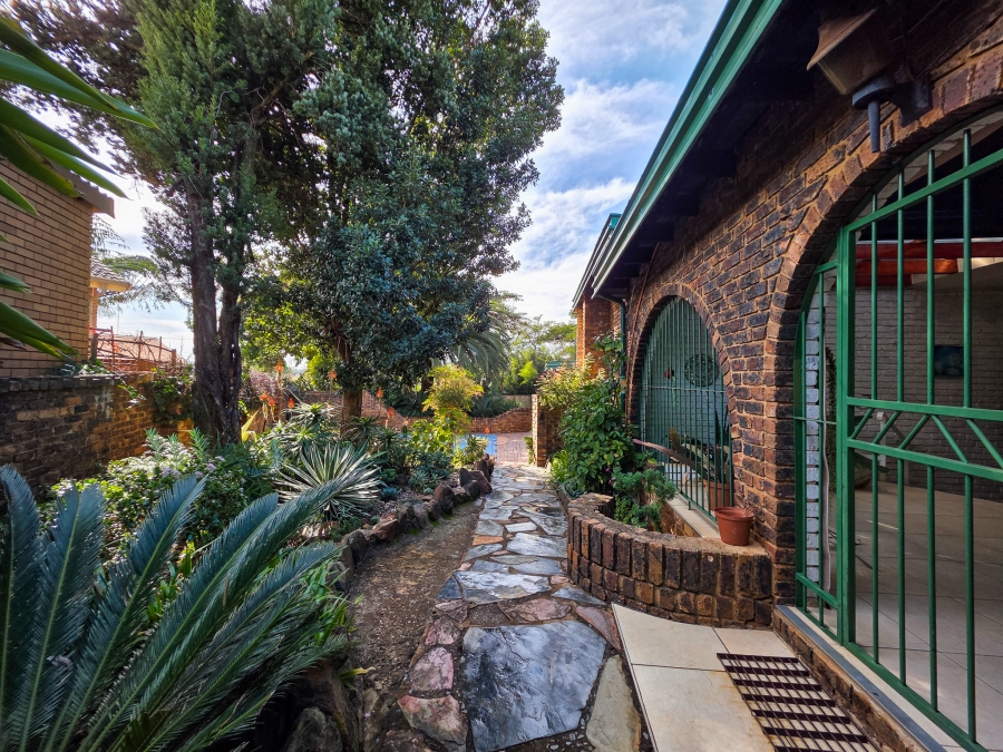 4 Bedroom Property for Sale in Garsfontein Gauteng