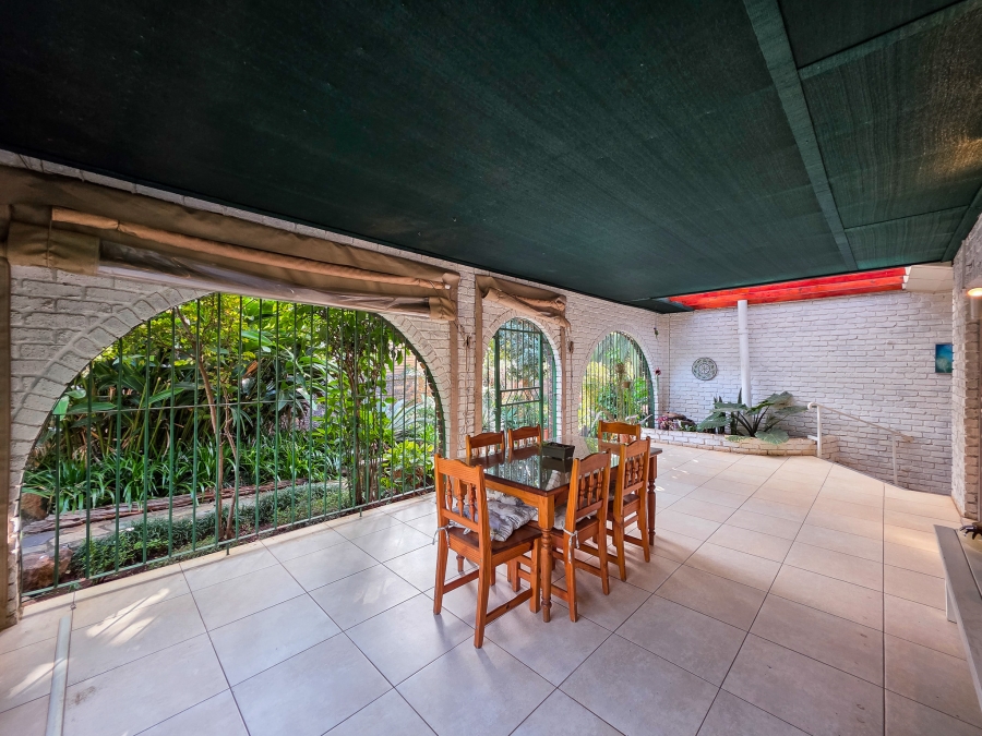 4 Bedroom Property for Sale in Garsfontein Gauteng