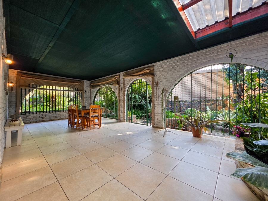 4 Bedroom Property for Sale in Garsfontein Gauteng