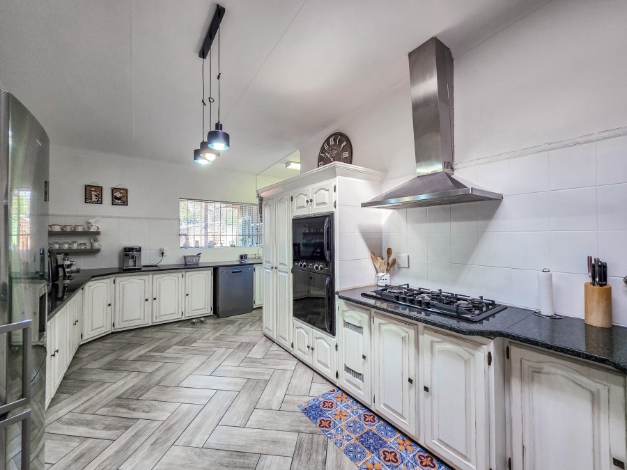 4 Bedroom Property for Sale in Garsfontein Gauteng