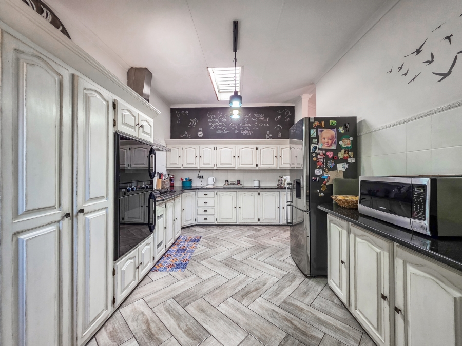 4 Bedroom Property for Sale in Garsfontein Gauteng