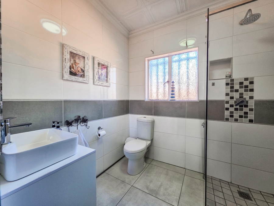 4 Bedroom Property for Sale in Garsfontein Gauteng
