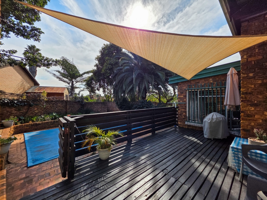 4 Bedroom Property for Sale in Garsfontein Gauteng