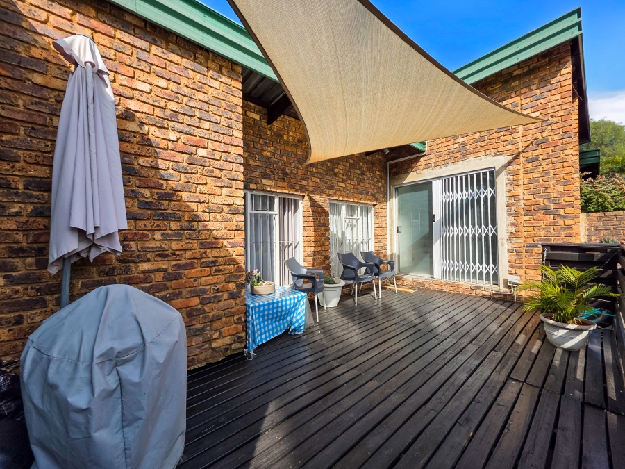 4 Bedroom Property for Sale in Garsfontein Gauteng