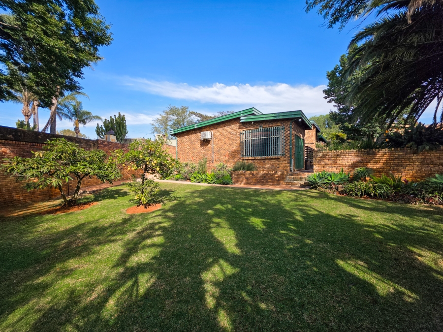 4 Bedroom Property for Sale in Garsfontein Gauteng