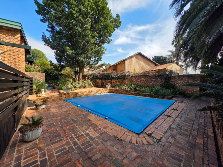 4 Bedroom Property for Sale in Garsfontein Gauteng