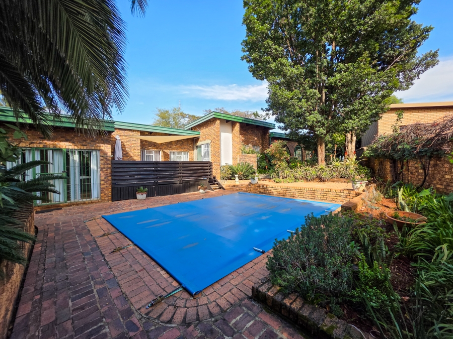 4 Bedroom Property for Sale in Garsfontein Gauteng