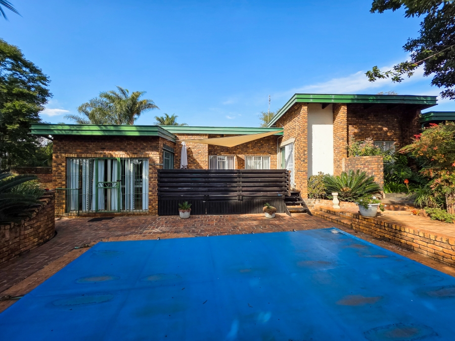 4 Bedroom Property for Sale in Garsfontein Gauteng