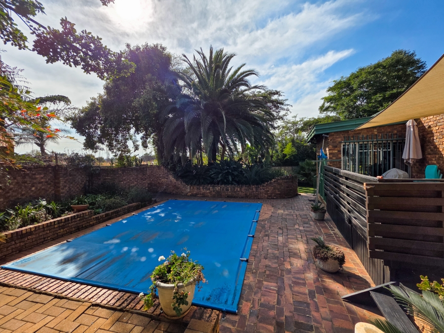 4 Bedroom Property for Sale in Garsfontein Gauteng