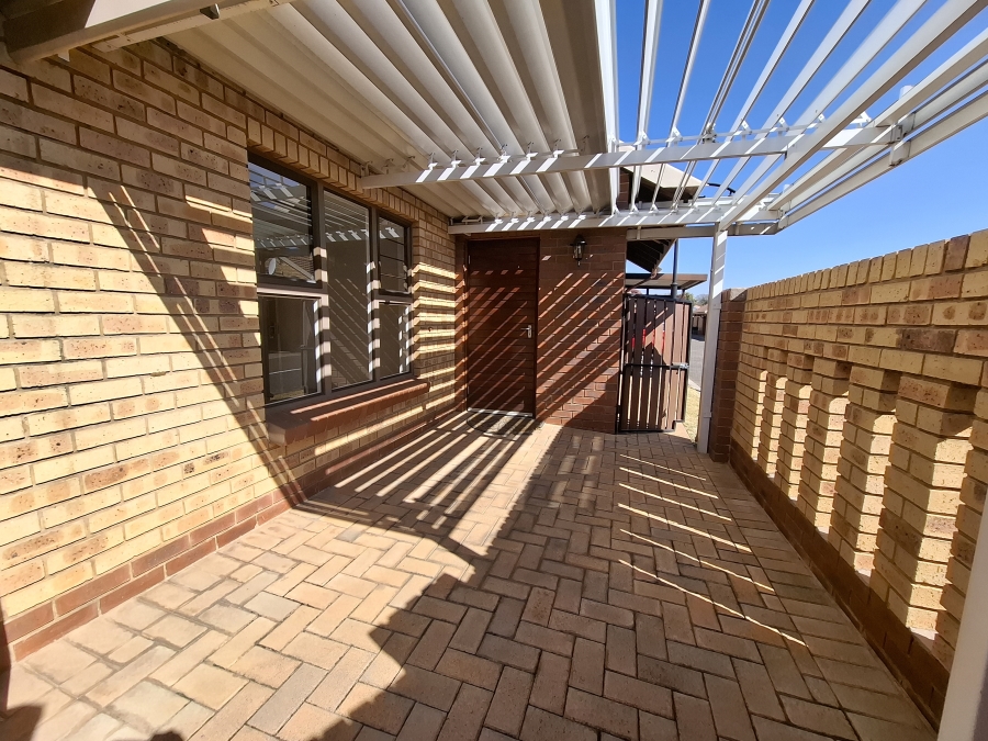 2 Bedroom Property for Sale in Equestria Gauteng