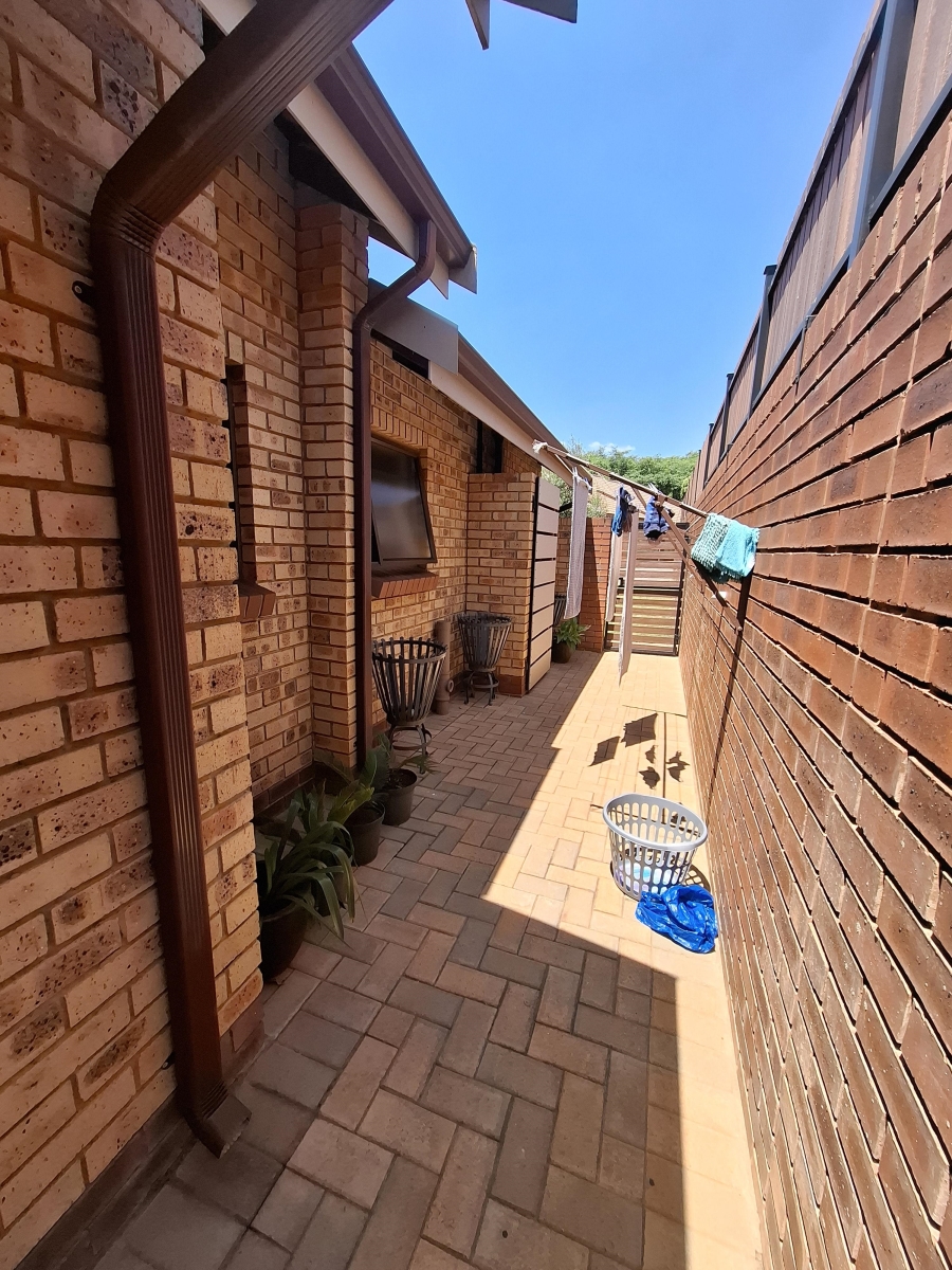 2 Bedroom Property for Sale in Equestria Gauteng