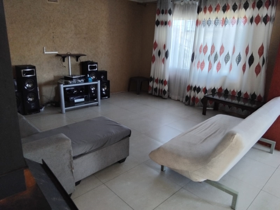 4 Bedroom Property for Sale in Witpoortjie Gauteng