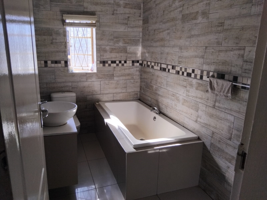 4 Bedroom Property for Sale in Witpoortjie Gauteng