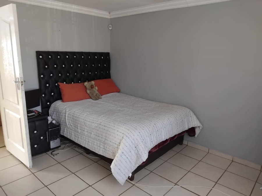 4 Bedroom Property for Sale in Witpoortjie Gauteng