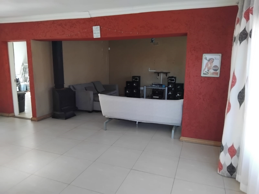 4 Bedroom Property for Sale in Witpoortjie Gauteng