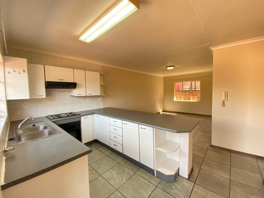 2 Bedroom Property for Sale in South Crest Gauteng