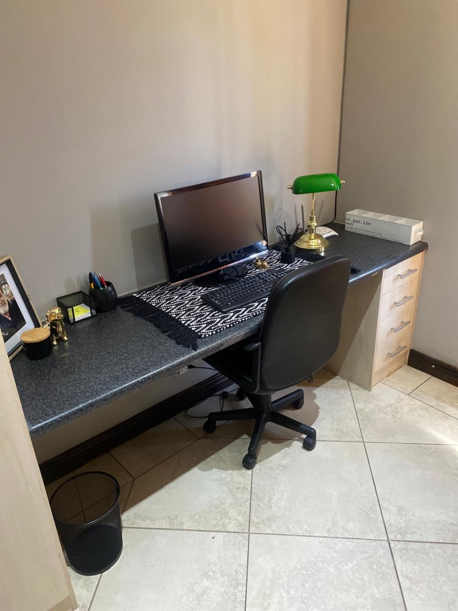 2 Bedroom Property for Sale in Vanderbijlpark SE 8 Gauteng