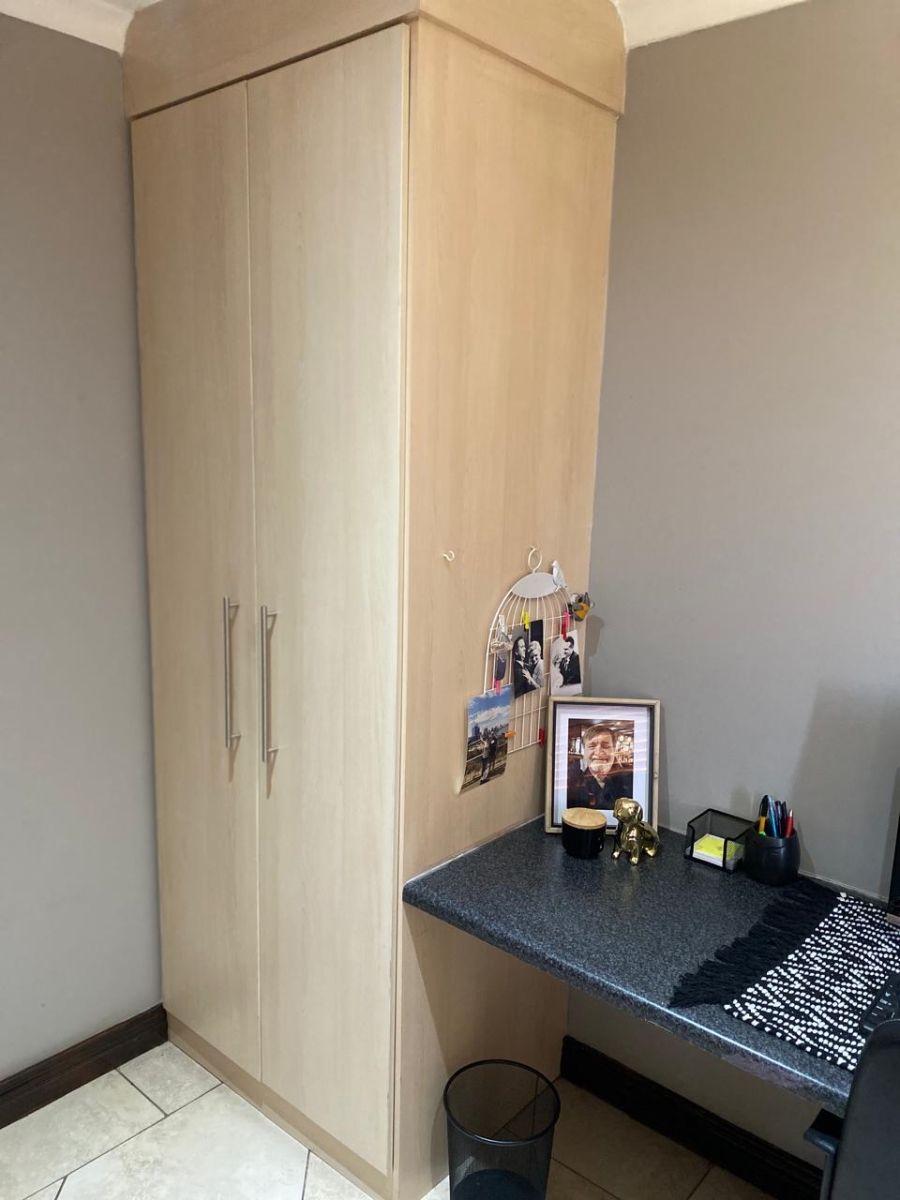 2 Bedroom Property for Sale in Vanderbijlpark SE 8 Gauteng
