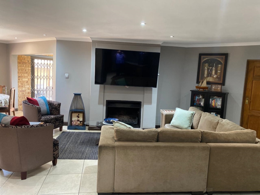 2 Bedroom Property for Sale in Vanderbijlpark SE 8 Gauteng