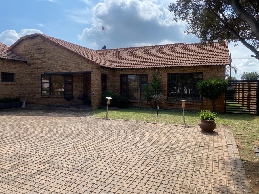 2 Bedroom Property for Sale in Vanderbijlpark SE 8 Gauteng