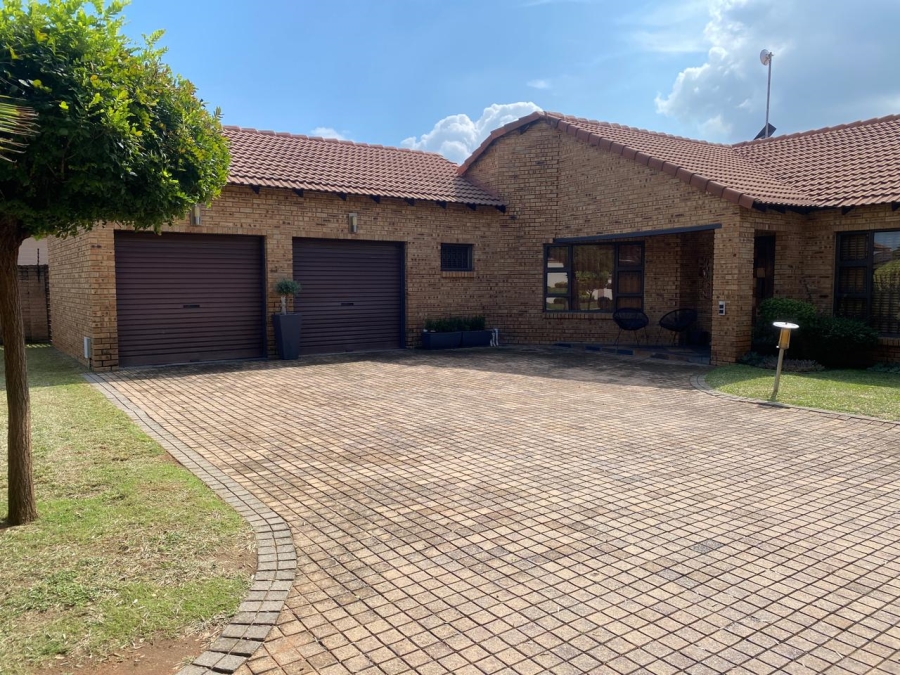 2 Bedroom Property for Sale in Vanderbijlpark SE 8 Gauteng