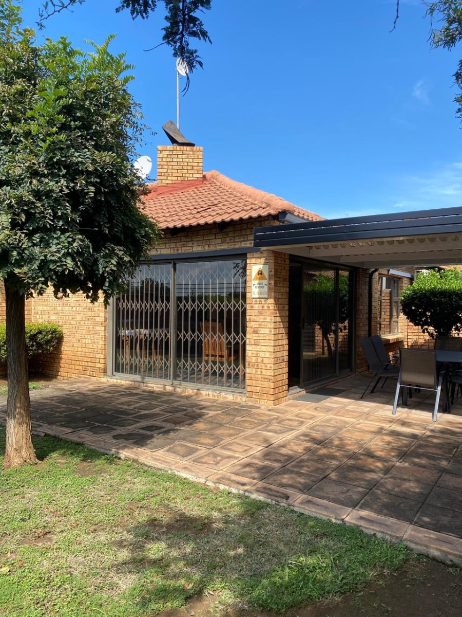 2 Bedroom Property for Sale in Vanderbijlpark SE 8 Gauteng