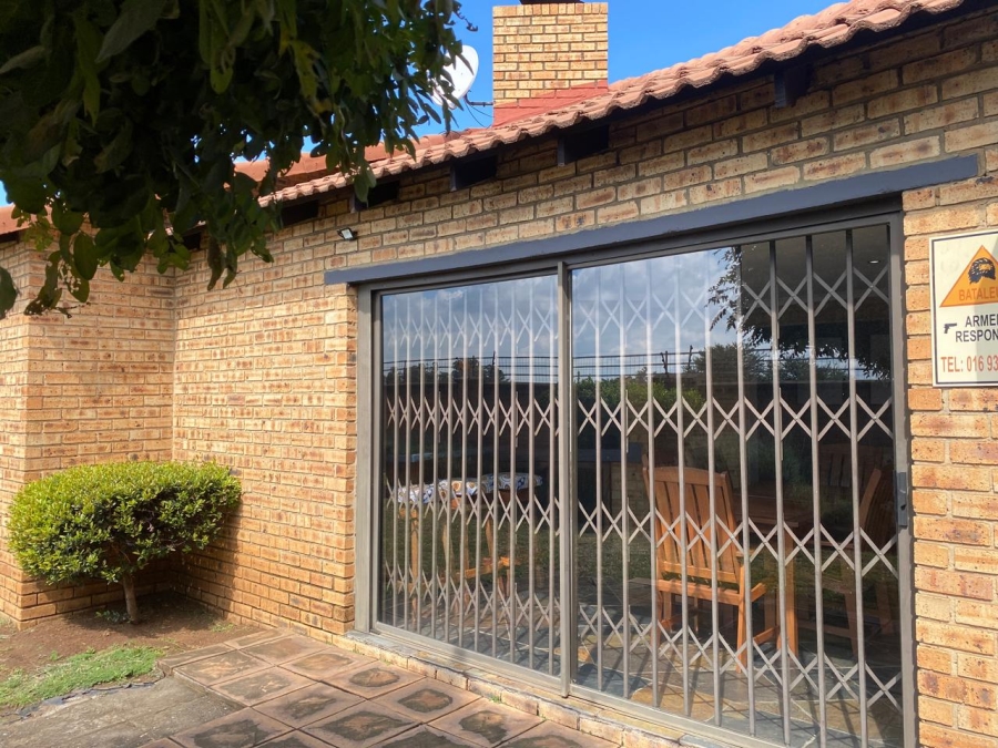 2 Bedroom Property for Sale in Vanderbijlpark SE 8 Gauteng