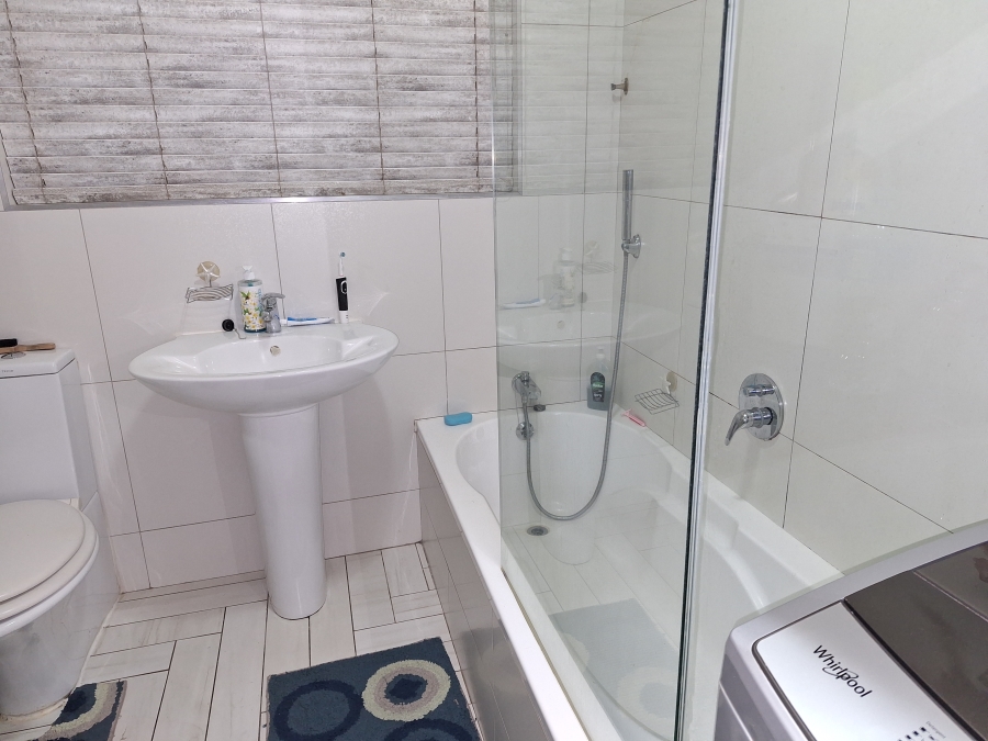 2 Bedroom Property for Sale in Rant En Dal Gauteng