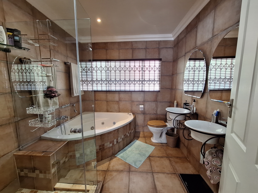 4 Bedroom Property for Sale in Noordheuwel Gauteng