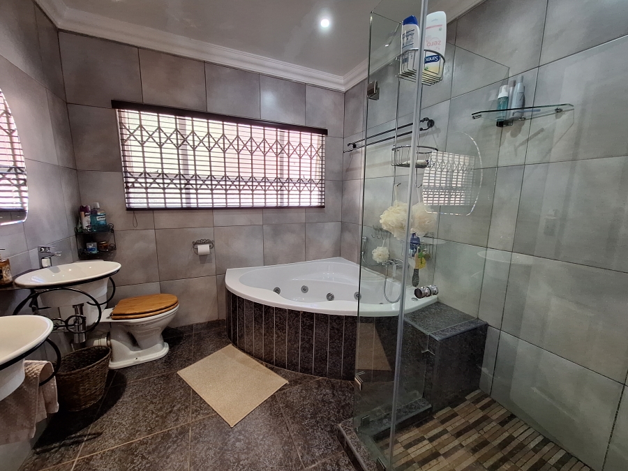 4 Bedroom Property for Sale in Noordheuwel Gauteng