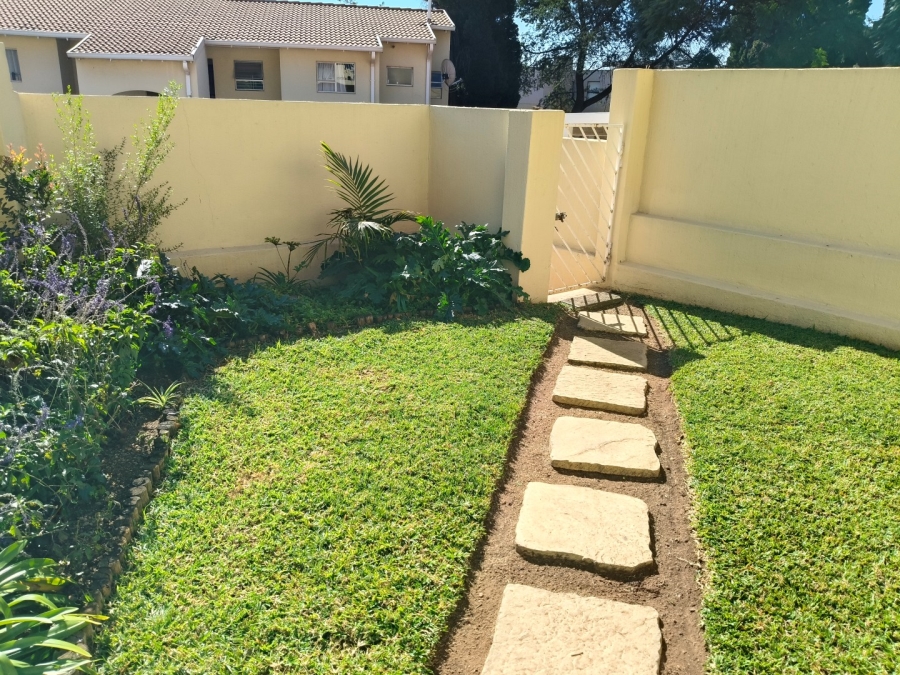 To Let 2 Bedroom Property for Rent in Benmore Gardens Gauteng